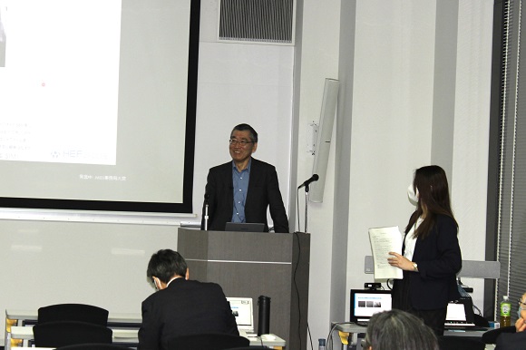 講演する熊谷氏
