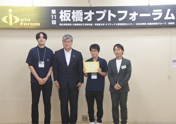 トライボコーティング技術研究会　第153回研究会　第６回IOF Award 大学研究室ポスター発表奨励賞表彰式のようす：右から一番目が、三条市立大学・江面氏　mst　表面改質