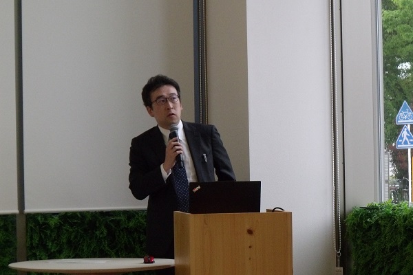 高機能トライボ表面プロセス部会 第26回例会 講演する奥出氏 mst 表面改質