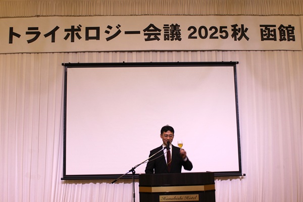 乾杯の挨拶を行う内館道正 実行委員長