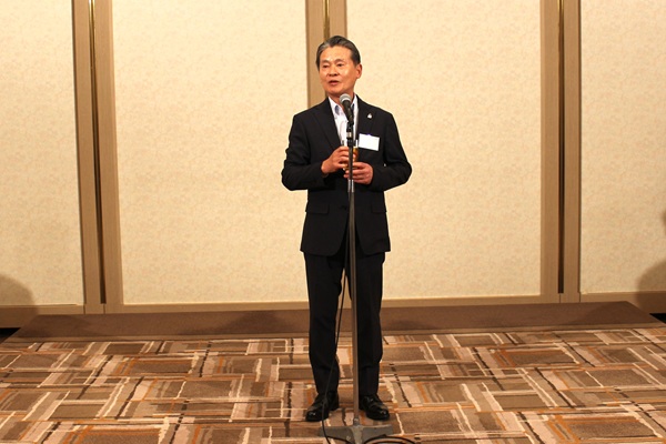 光触媒工業会 創立20周年記念祝賀会 乾杯の挨拶を行う野間氏 mst 表面改質