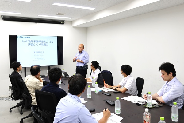 三洋貿易 レーザ励起表面弾性波測定セミナー 佐々木信也氏による座学のようす mst 表面改質