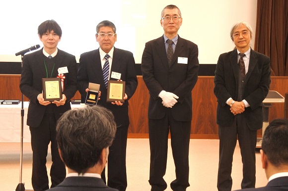 左から白石氏、豊田氏、熊谷副会長、大森会長