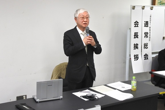 挨拶する平藤会長