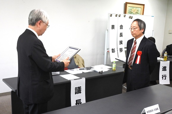 表彰される伊崎氏